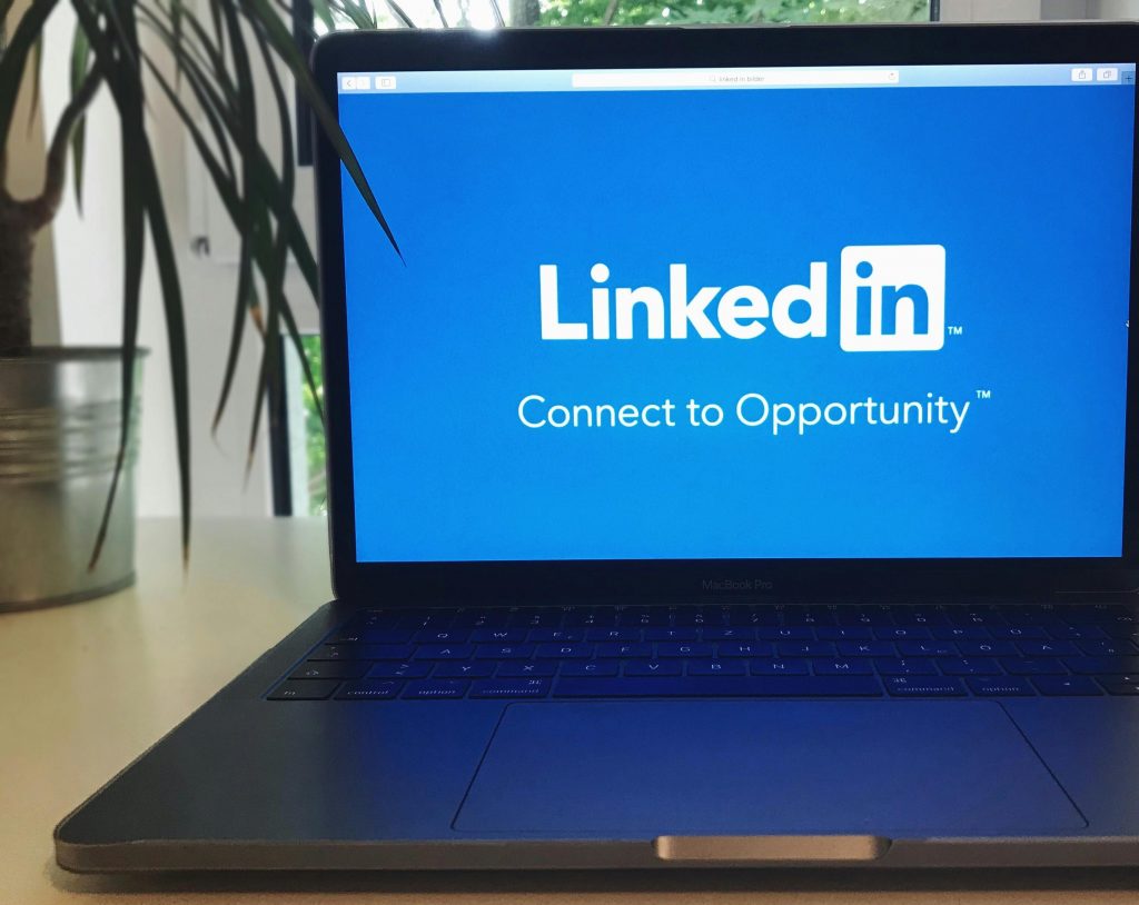 Navigating LinkedIn Sponsored Content: Best Practices for Effective Advertising